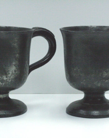 2 Fmedia2 F11192052 F1963 122 10 two beaker shaped mugs