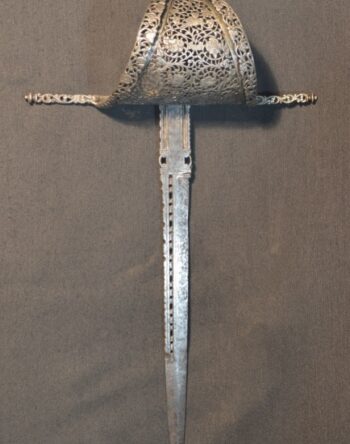 2 Fmedia2 F12424252 Fleft hand dagger 1