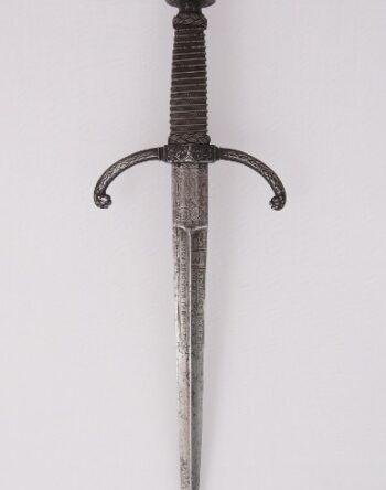 2 Fmedia2 F12425762 Fleft hand dagger 1